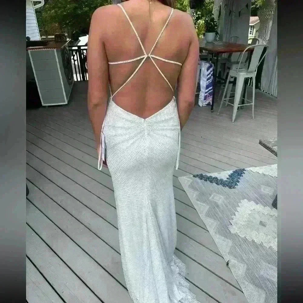 Jovani 08139 prom dress WHITE size 10!! very rare! Hard to find!!
No alterations
